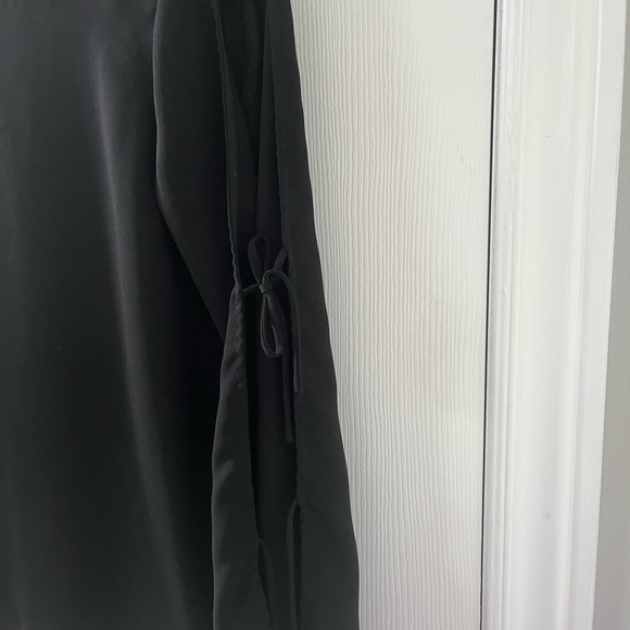 Aritzia Black Long-sleeve - Picture 3 of 4